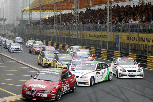 Het racefestijn in Macao laat nog één dag op zich wachten